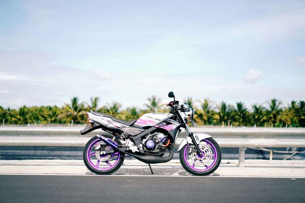 What's the Ideal Method for Adjusting the Valves on a Motorcycle Like the Kawasaki Ninja ZX-10R?